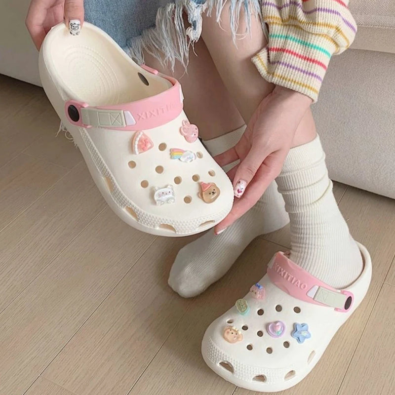 sandalia crocs com acessorios