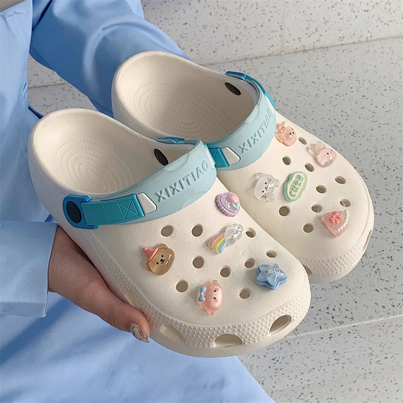 sandalia crocs com acessorios